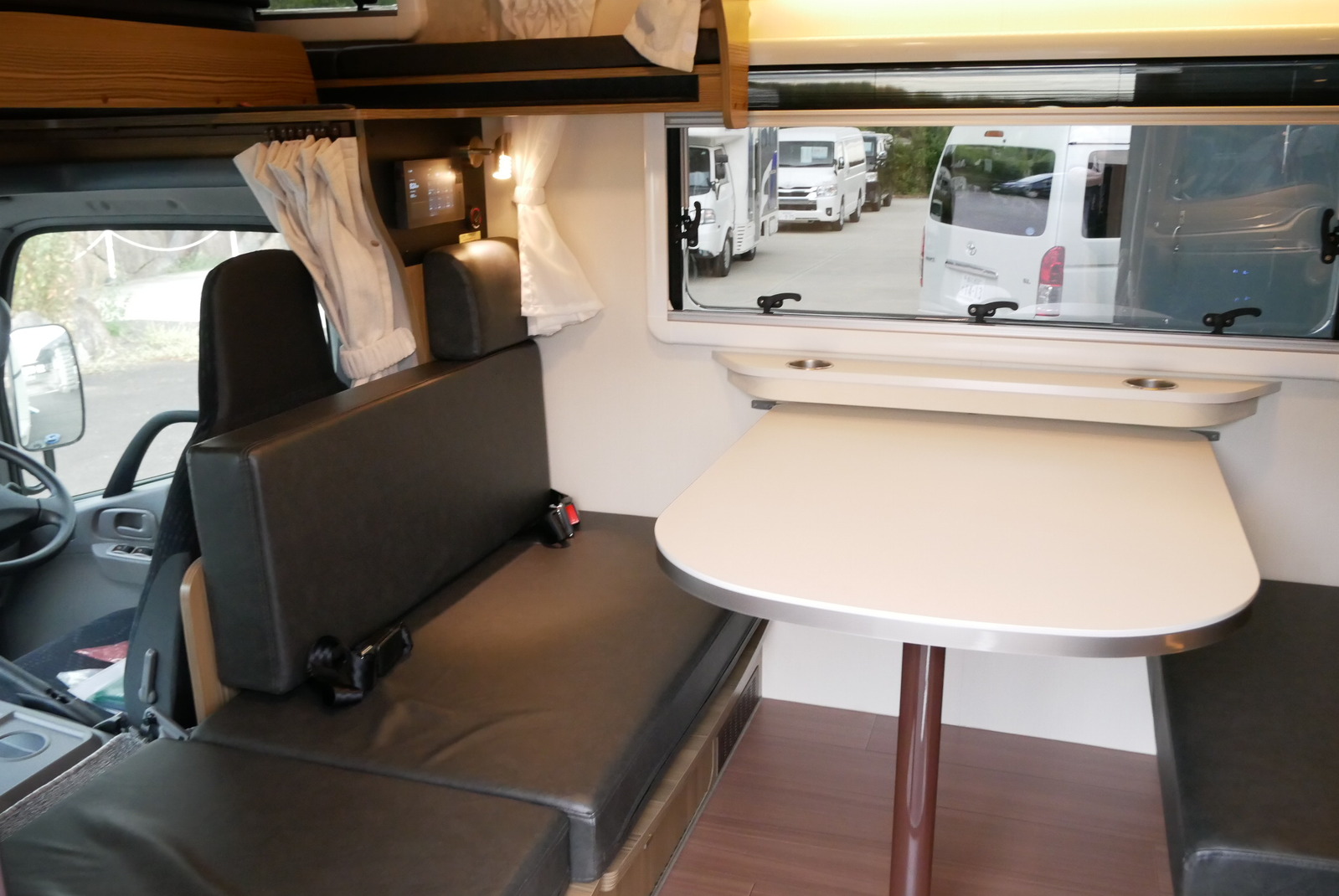 キャンピングカー キャブコン ｶﾑﾛｰﾄﾞ ｼﾞﾙ520ｲﾘｽ特別仕様 登録済み未使用車