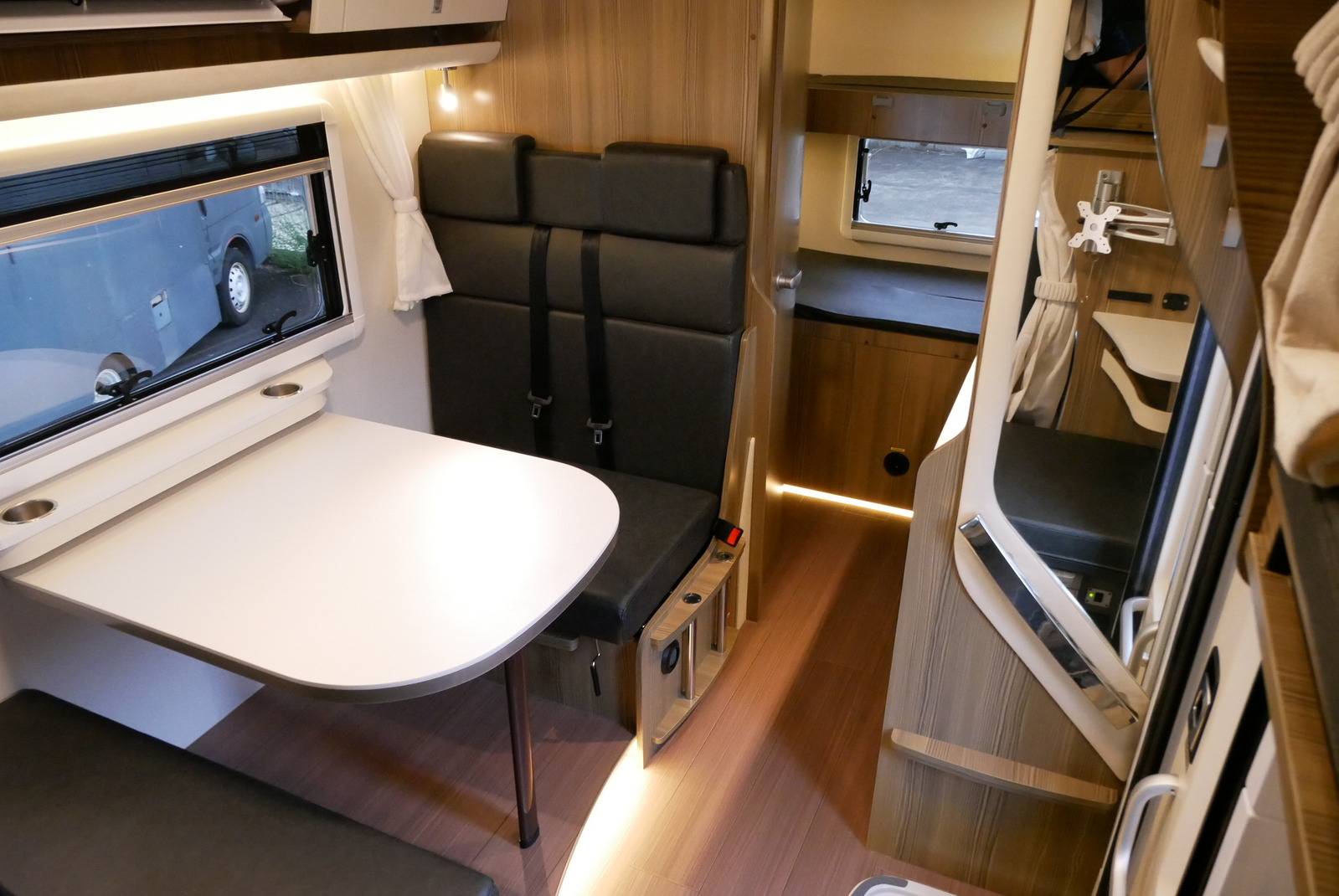 キャンピングカー キャブコン ｶﾑﾛｰﾄﾞ ｼﾞﾙ520ｲﾘｽ特別仕様 登録済み未使用車