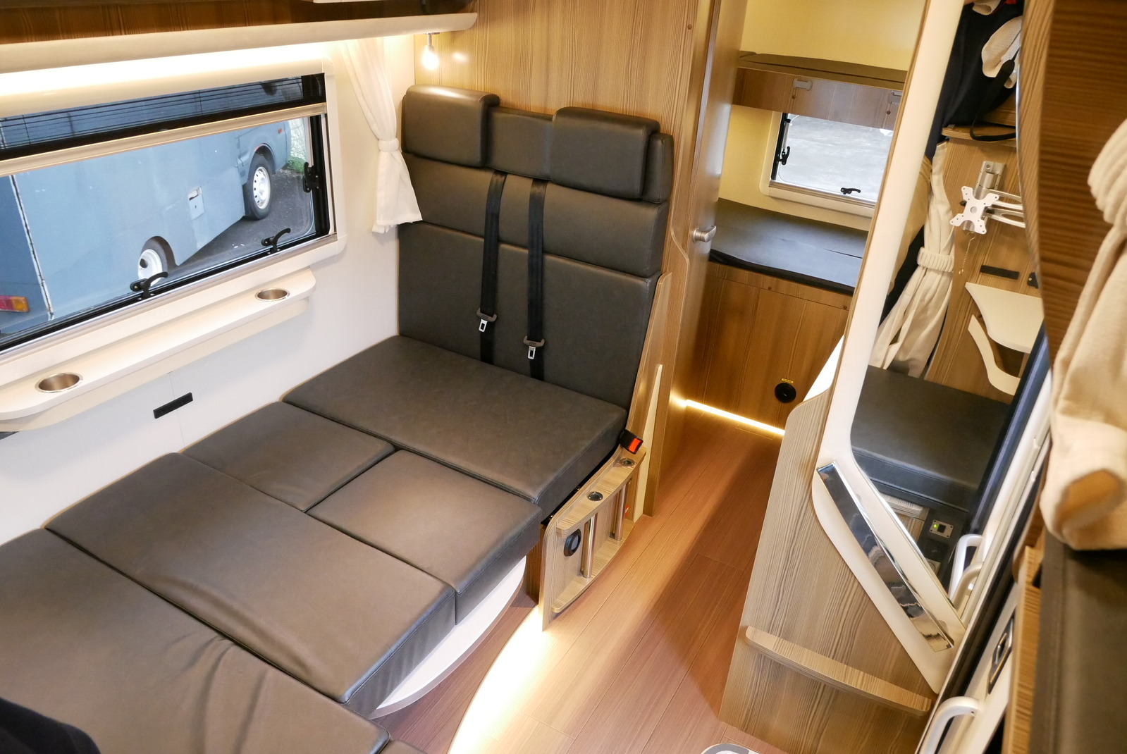 キャンピングカー キャブコン ｶﾑﾛｰﾄﾞ ｼﾞﾙ520ｲﾘｽ特別仕様 登録済み未使用車