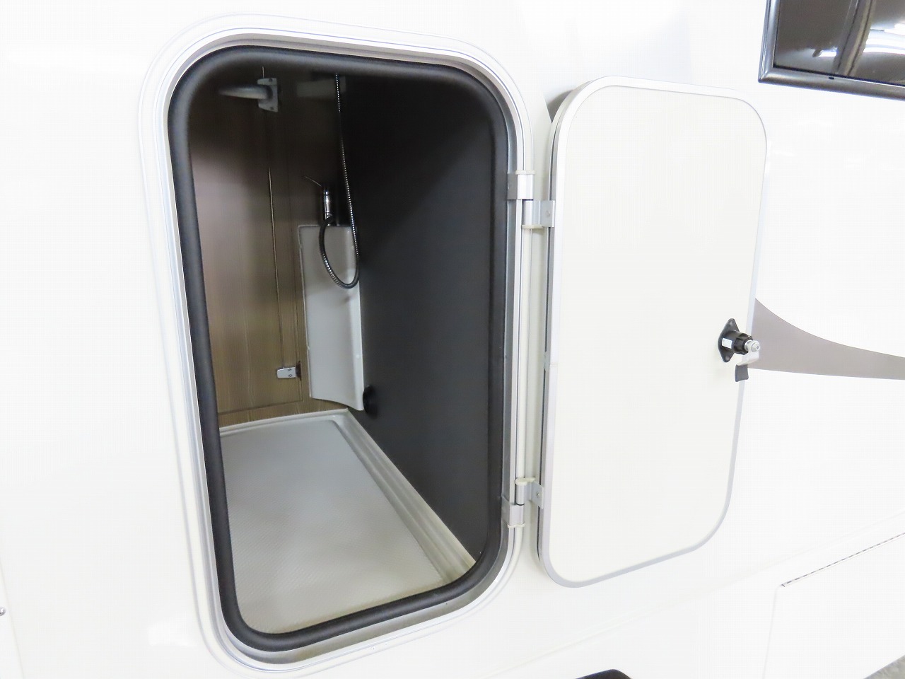 キャンピングカー キャブコン ｶﾑﾛｰﾄﾞｼﾞﾙ520ｲﾘｽ特別仕様 登録済み未使用車