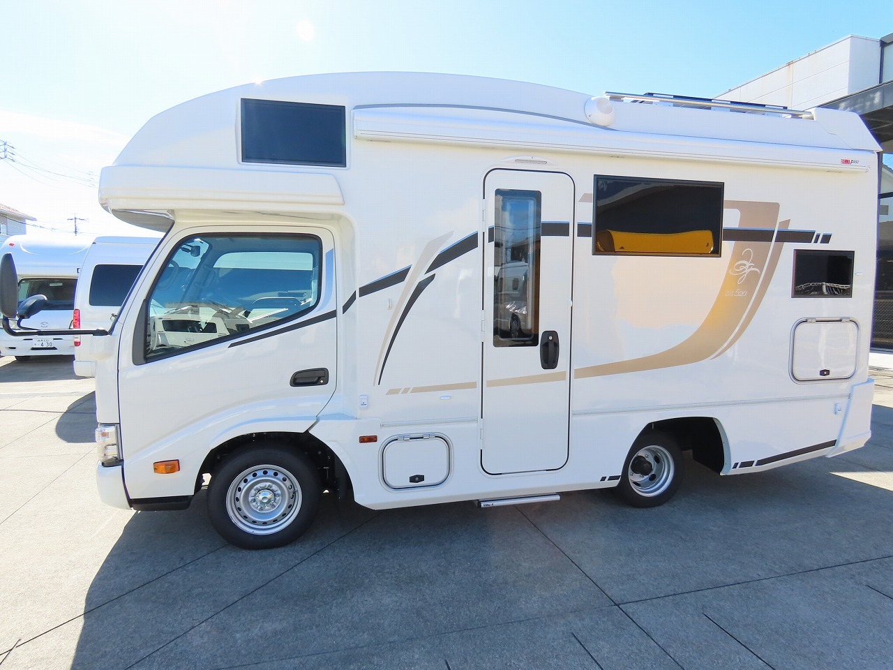 キャンピングカー キャブコン ｶﾑﾛｰﾄﾞｼﾞﾙ520ｲﾘｽ特別仕様 登録済み未使用車