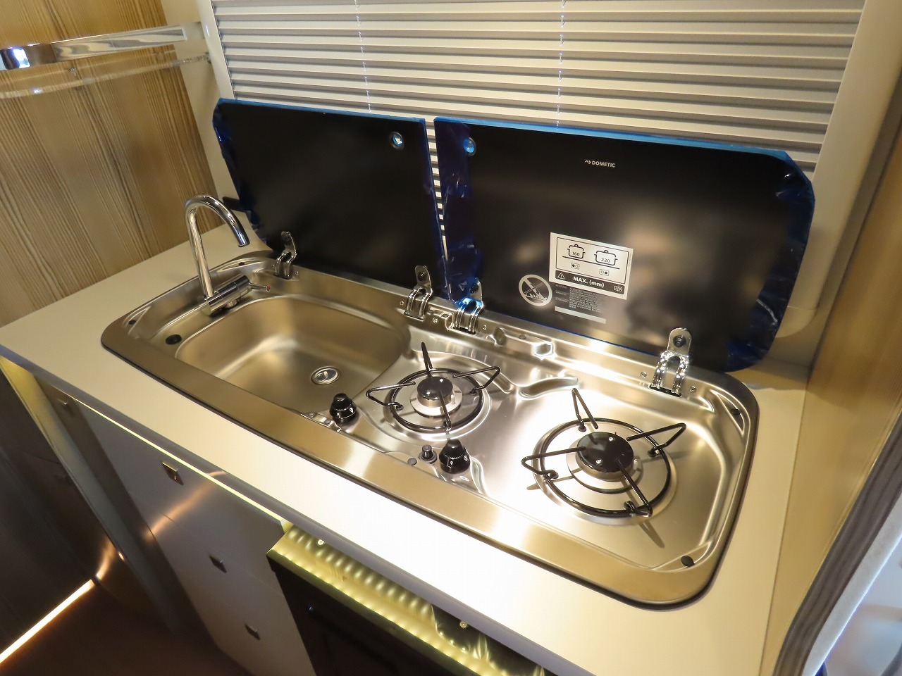 キャンピングカー キャブコン ｶﾑﾛｰﾄﾞｼﾞﾙ520ｲﾘｽ特別仕様 登録済み未使用車