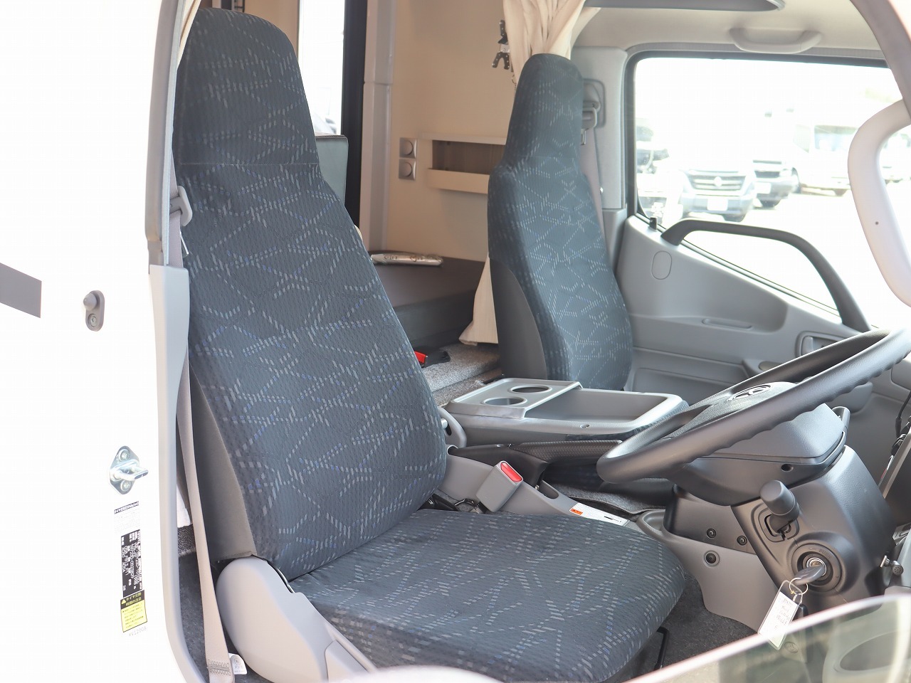 キャンピングカー キャブコン ｶﾑﾛｰﾄﾞ ｼﾞﾙ520ｲﾘｽ特別仕様 登録済未使用車