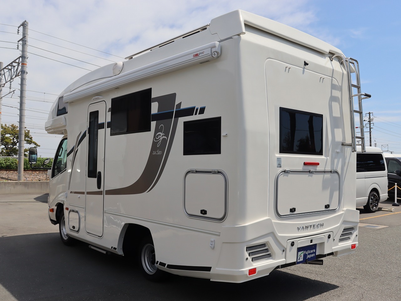 キャンピングカー キャブコン ｶﾑﾛｰﾄﾞ ｼﾞﾙ520ｲﾘｽ特別仕様 登録済未使用車