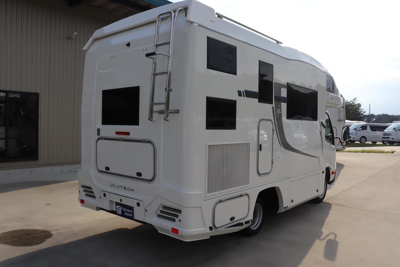 キャンピングカー カムロード ﾊﾞﾝﾃｯｸ ｼﾞﾙ520 ｲﾘｽ 特別仕様 登録済未使用車