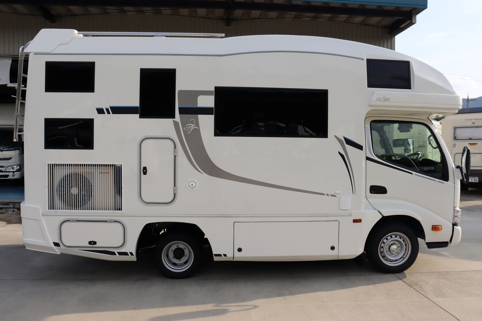 キャンピングカー カムロード ﾊﾞﾝﾃｯｸ ｼﾞﾙ520 ｲﾘｽ 特別仕様 登録済未使用車