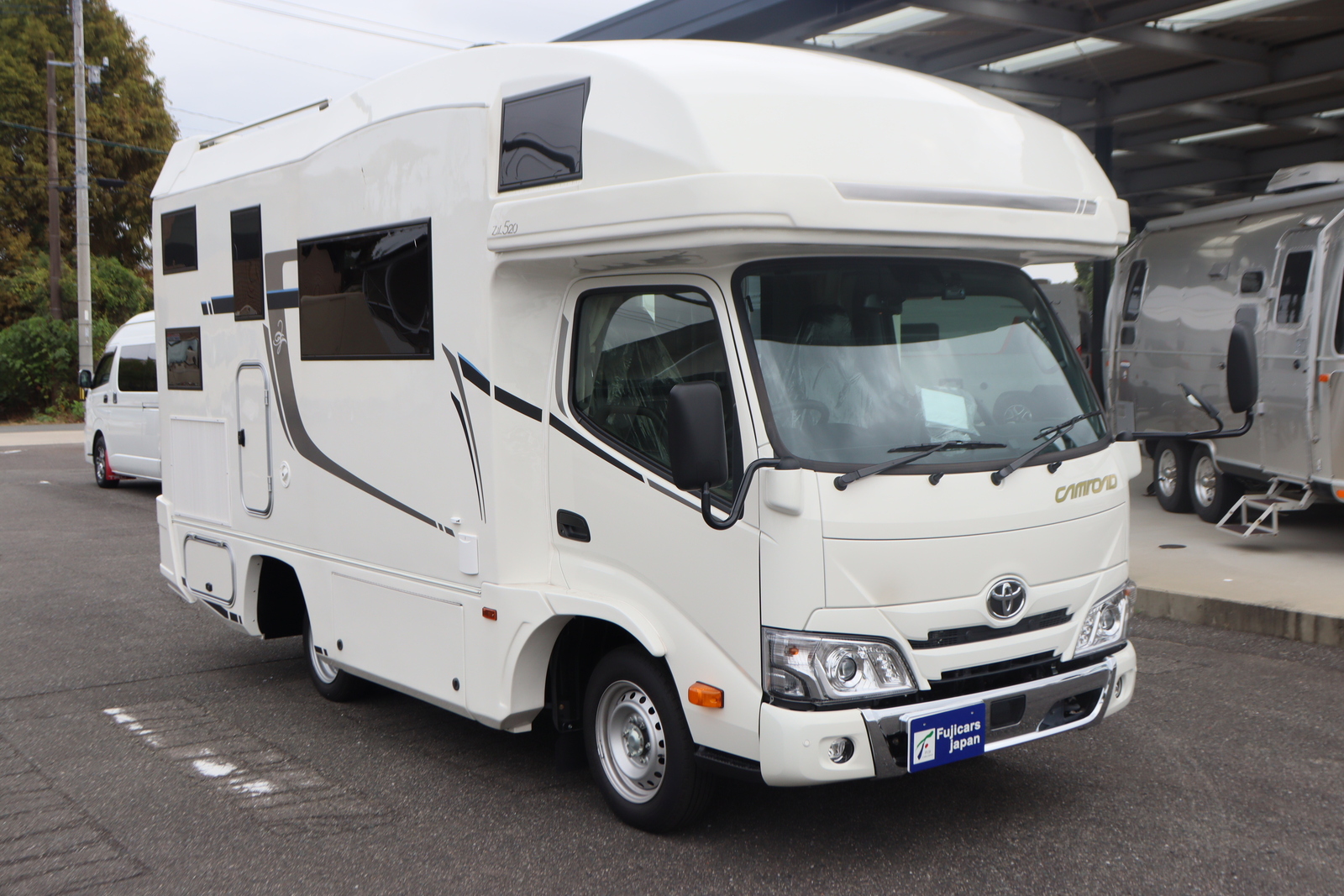 キャンピングカー キャブコン ｶﾑﾛｰﾄﾞｼﾞﾙ520ｲﾘｽ特別仕様 登録済み未使用車