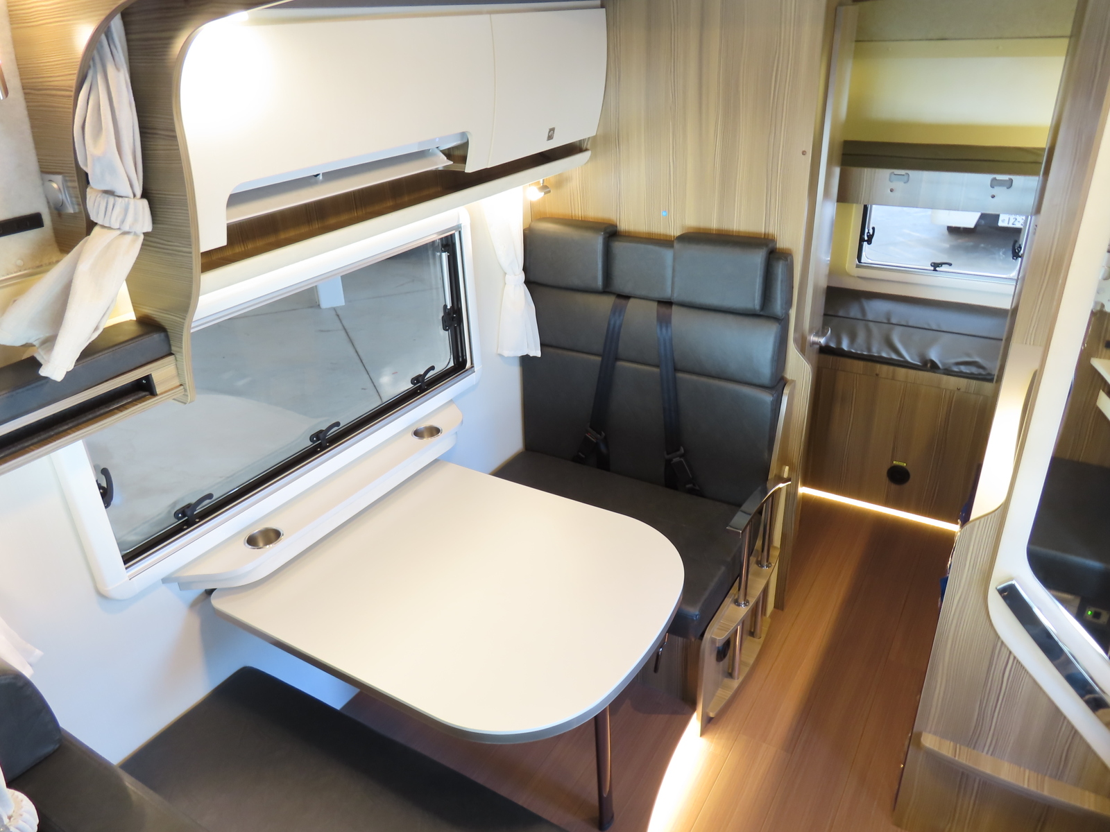 キャンピングカー カムロード ｼﾞﾙ520ｲﾘｽ特別仕様 登録済み未使用車