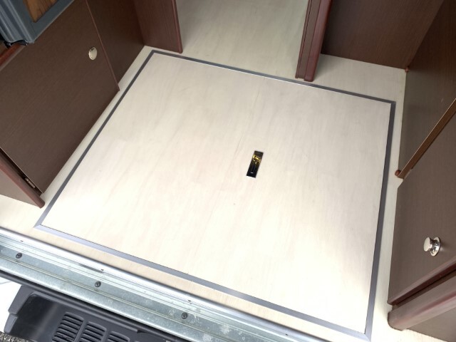 キャンピングカー バンコン OMC 北斗 軽油2WD 12Vｸｰﾗｰ FFﾋｰﾀｰ