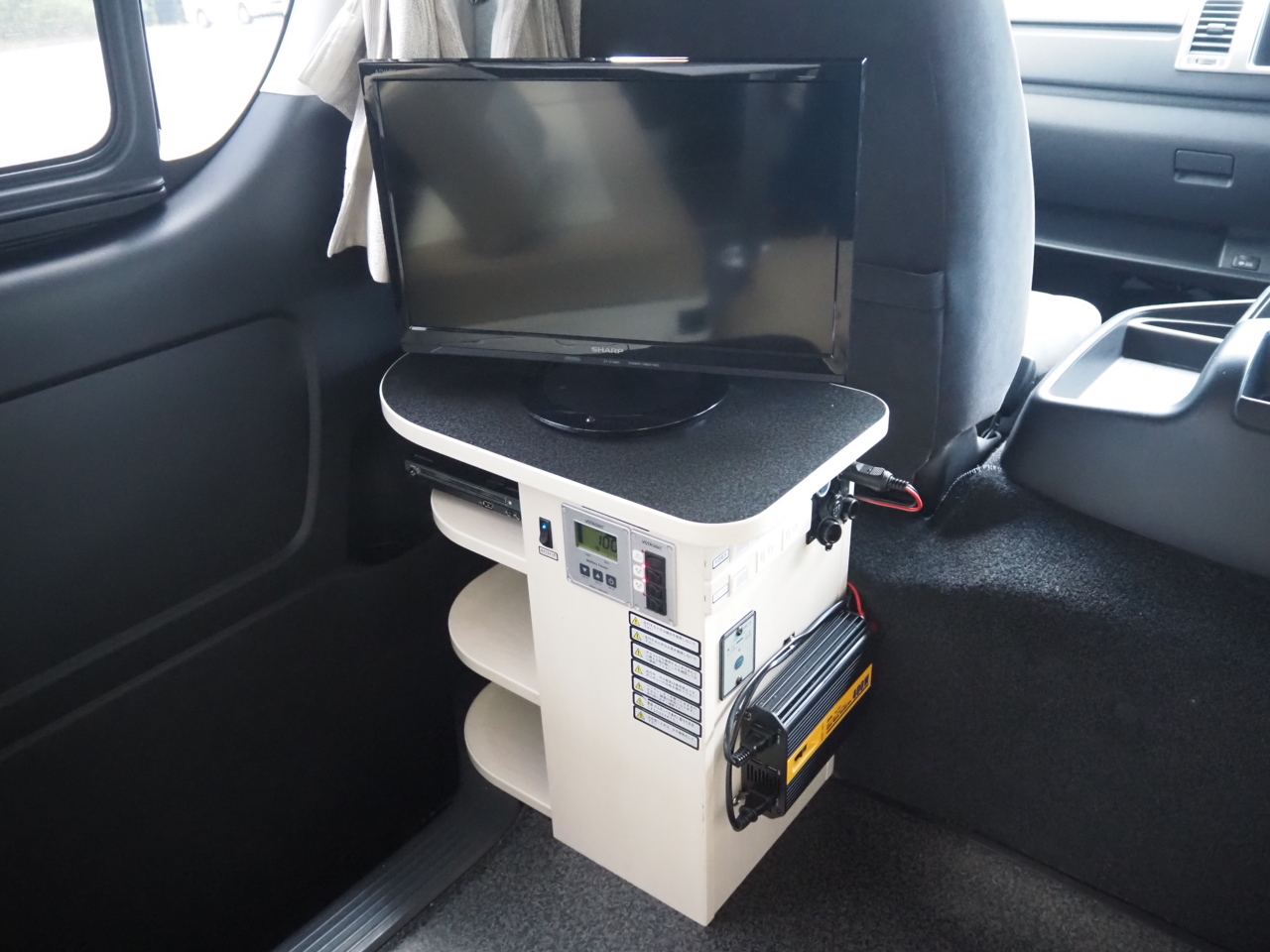 キャンピングカー バンコン ﾊｲｴｰｽ ﾅｯﾂRV ﾌｧﾐﾓC 4WD