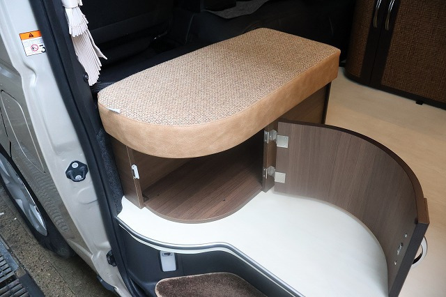 キャンピングカー バンコン ﾊｲｴｰｽ ﾚｸﾋﾞｨ ﾌﾟﾗｽDD 4WD　家庭用ｴｱｺﾝ