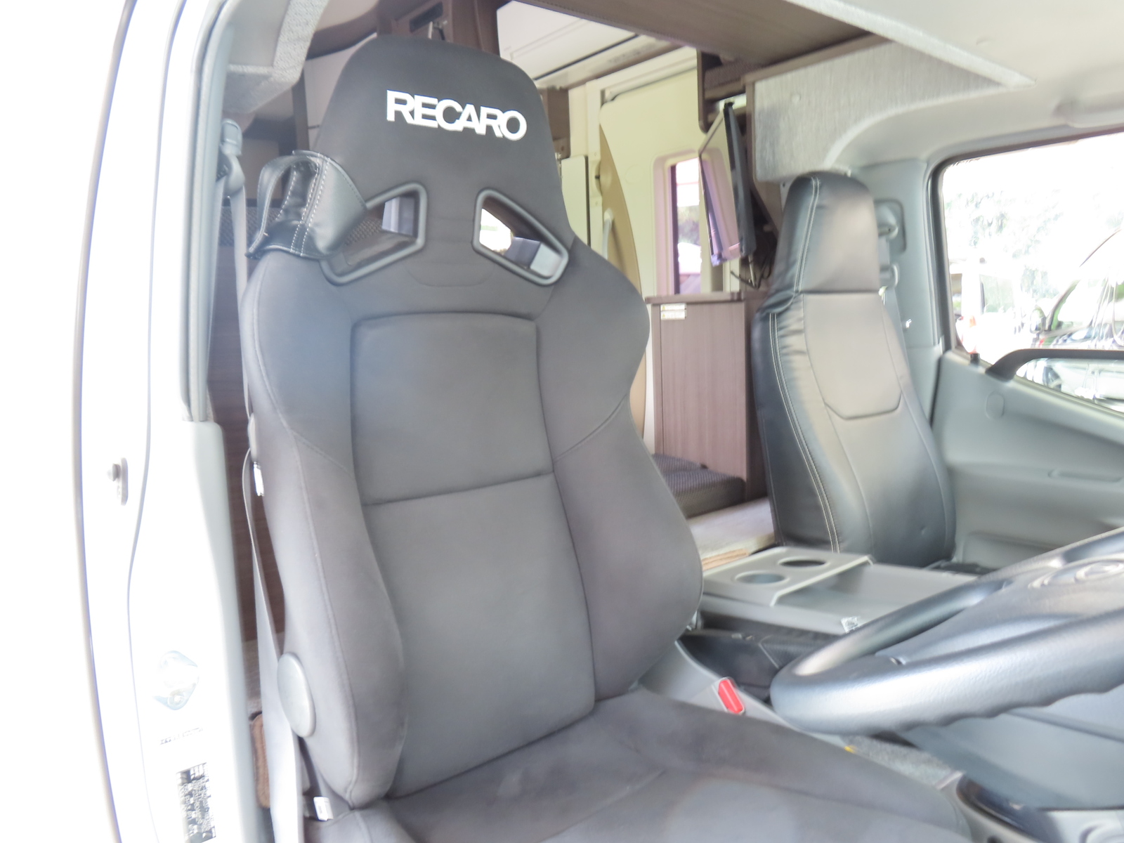 キャンピングカー キャブコン ｶﾑﾛｰﾄﾞ ﾅｯﾂRV ｸﾚｱ5.3Wｴﾎﾞﾘｭｰｼｮﾝ
