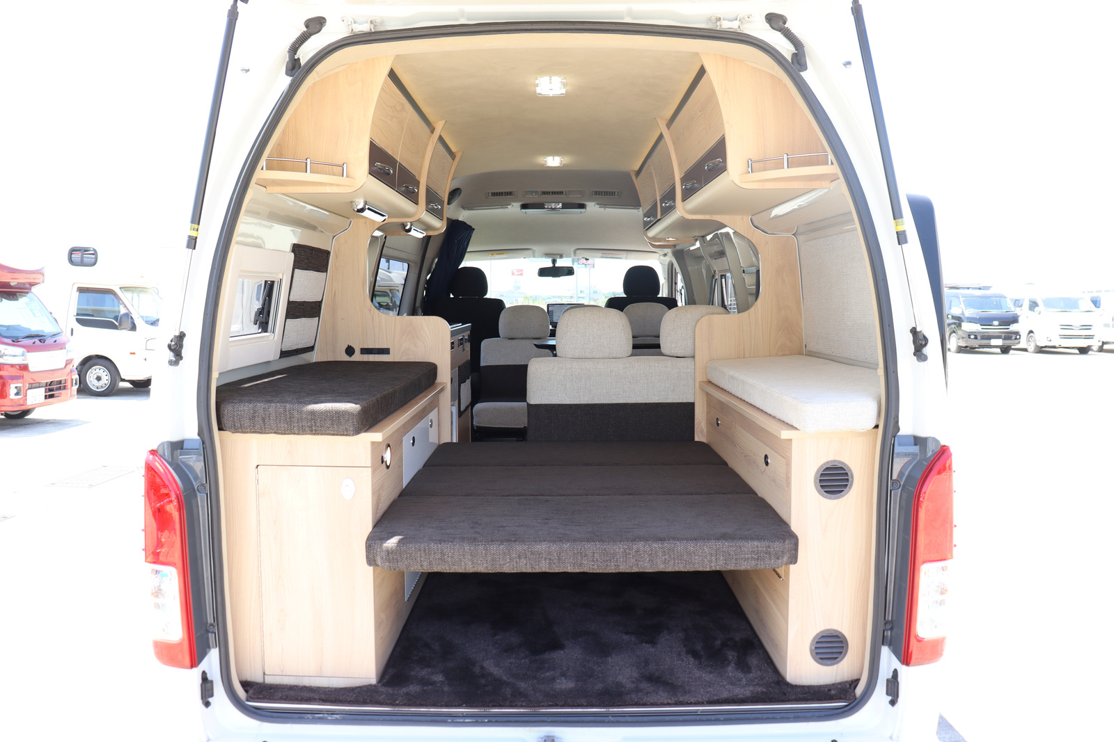 キャンピングカー バンコン ﾊｲｴｰｽ ﾃﾞﾙﾀﾘﾝｸ ﾀﾞｰｳｨﾝQ3　FF　4WD