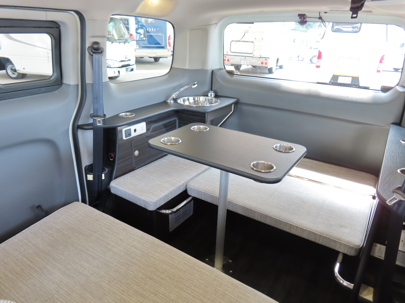 キャンピングカー バンコン NV200ﾊﾞﾈｯﾄ ｱﾈｯｸｽ ﾌｧﾐﾘｰﾜｺﾞﾝSS