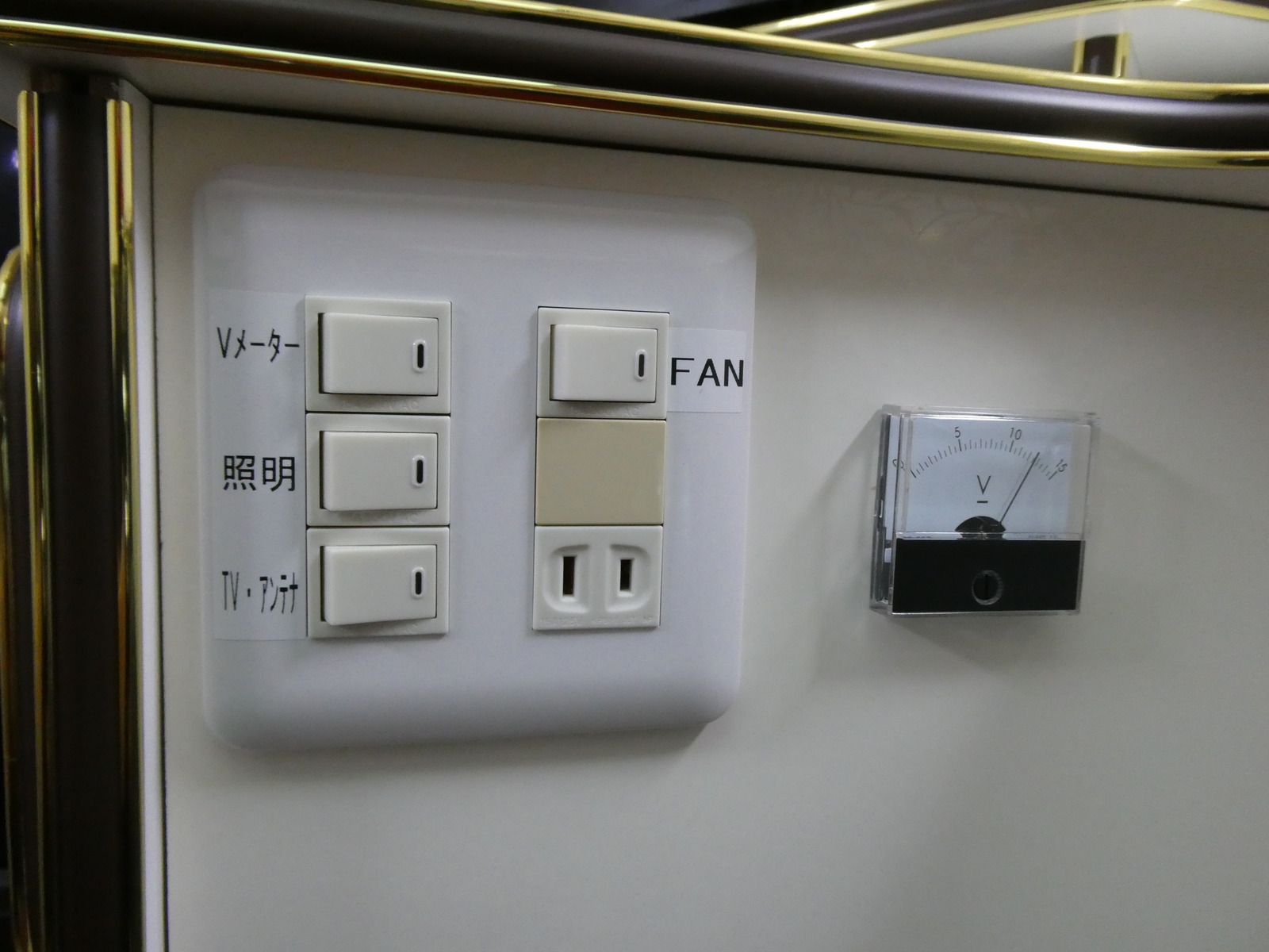 キャンピングカー バンコン かｰいんてりあ高橋　ﾘﾗｯｸｽｷｬﾋﾞﾝ　ﾊｲﾌﾞﾘｯﾄﾞ車