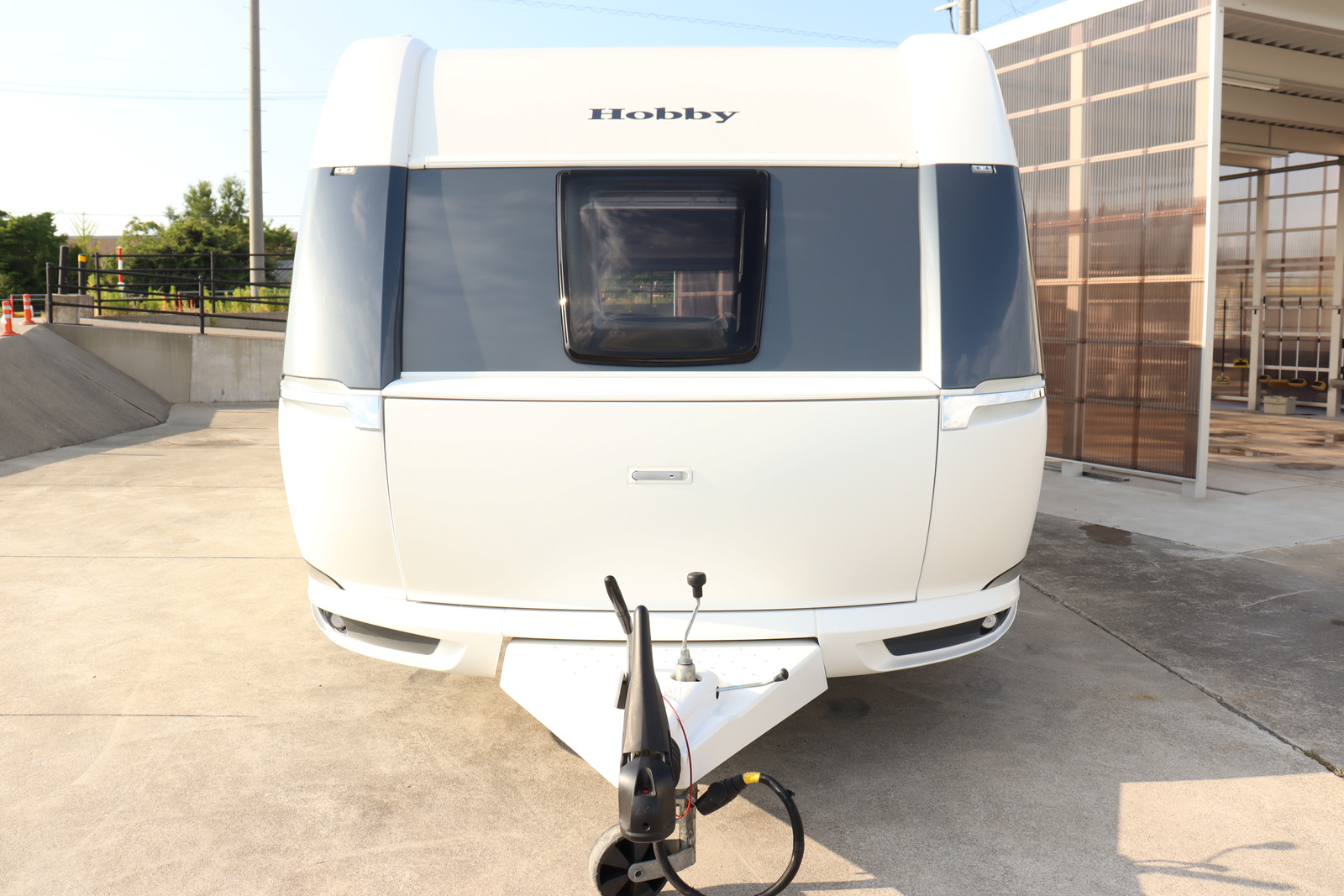 キャンピングカー トレーラー ﾎﾋﾞｰ650UFf　ﾌﾟﾚｽﾃｰｼﾞ　家AC　2軸　要けん引免許