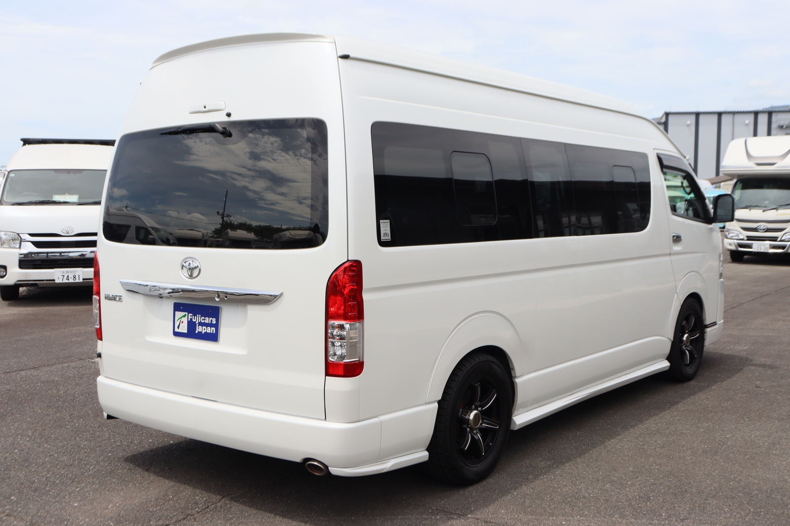 キャンピングカー バンコン ﾊｲｴｰｽ ﾌｫｰｼｰｽﾞ 5Xﾄﾗｯﾄﾞ 4WD