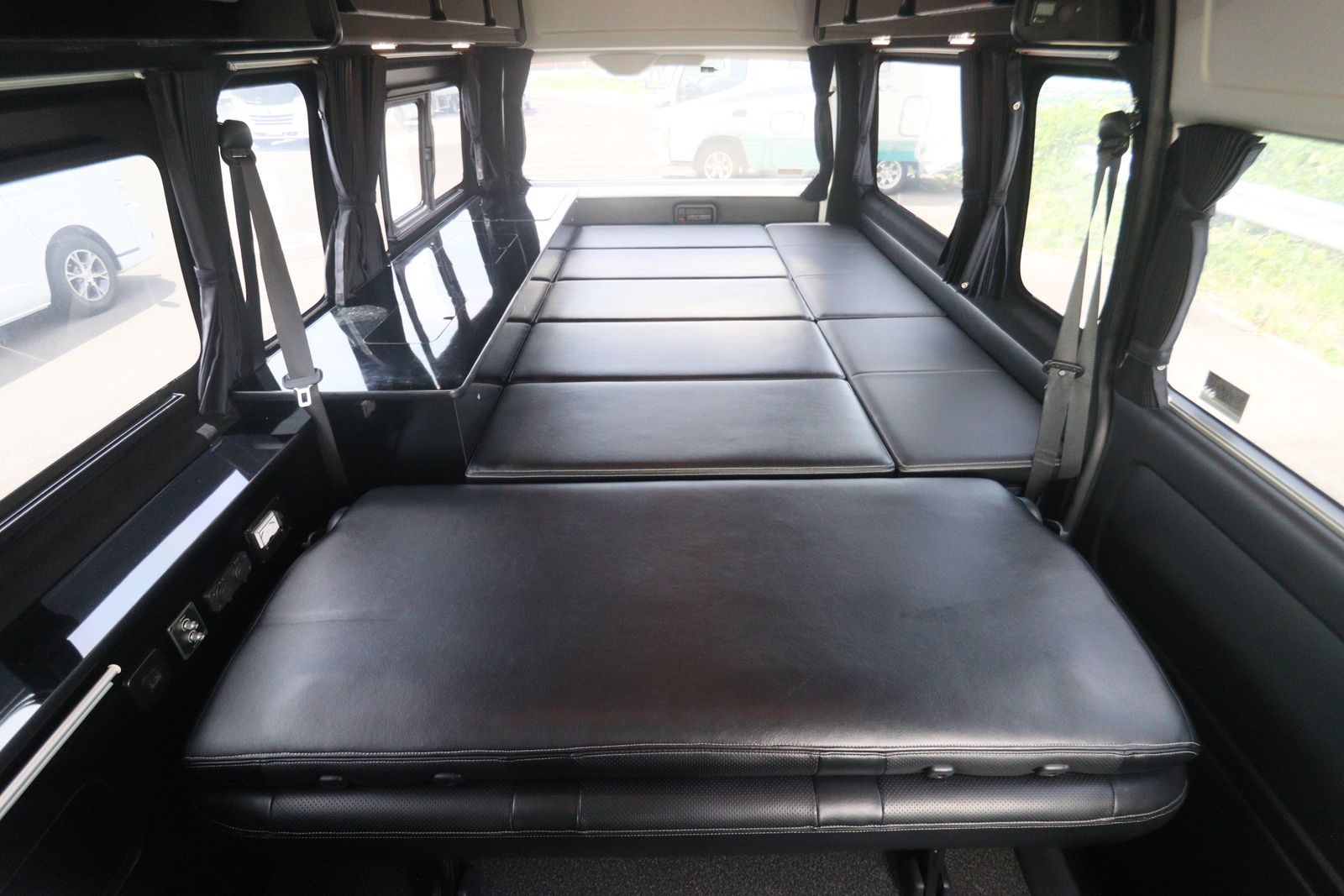 キャンピングカー バンコン ﾊｲｴｰｽ ﾌｫｰｼｰｽﾞ 5Xﾄﾗｯﾄﾞ 4WD