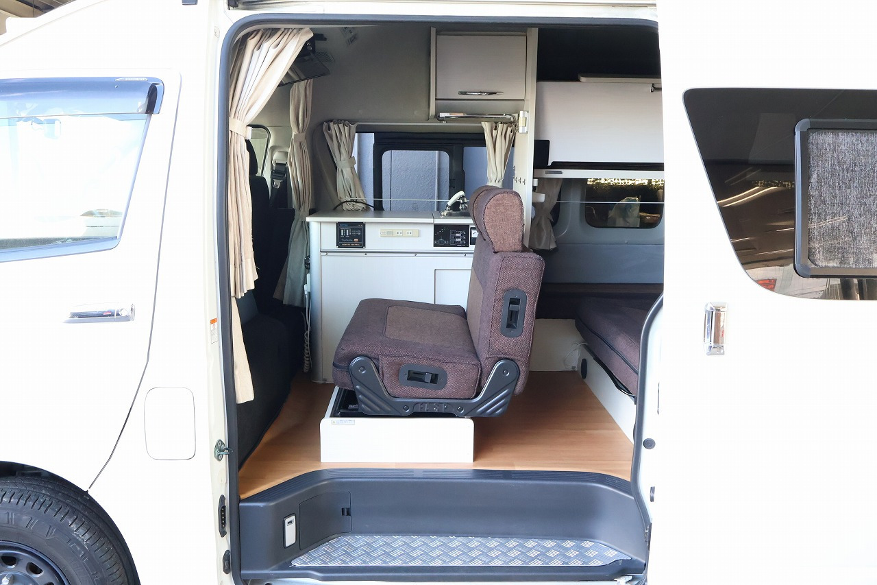 キャンピングカー バンコン ﾊｲｴｰｽ ﾅｯﾂRV ﾗﾃﾞｨｯｼｭ 4WD