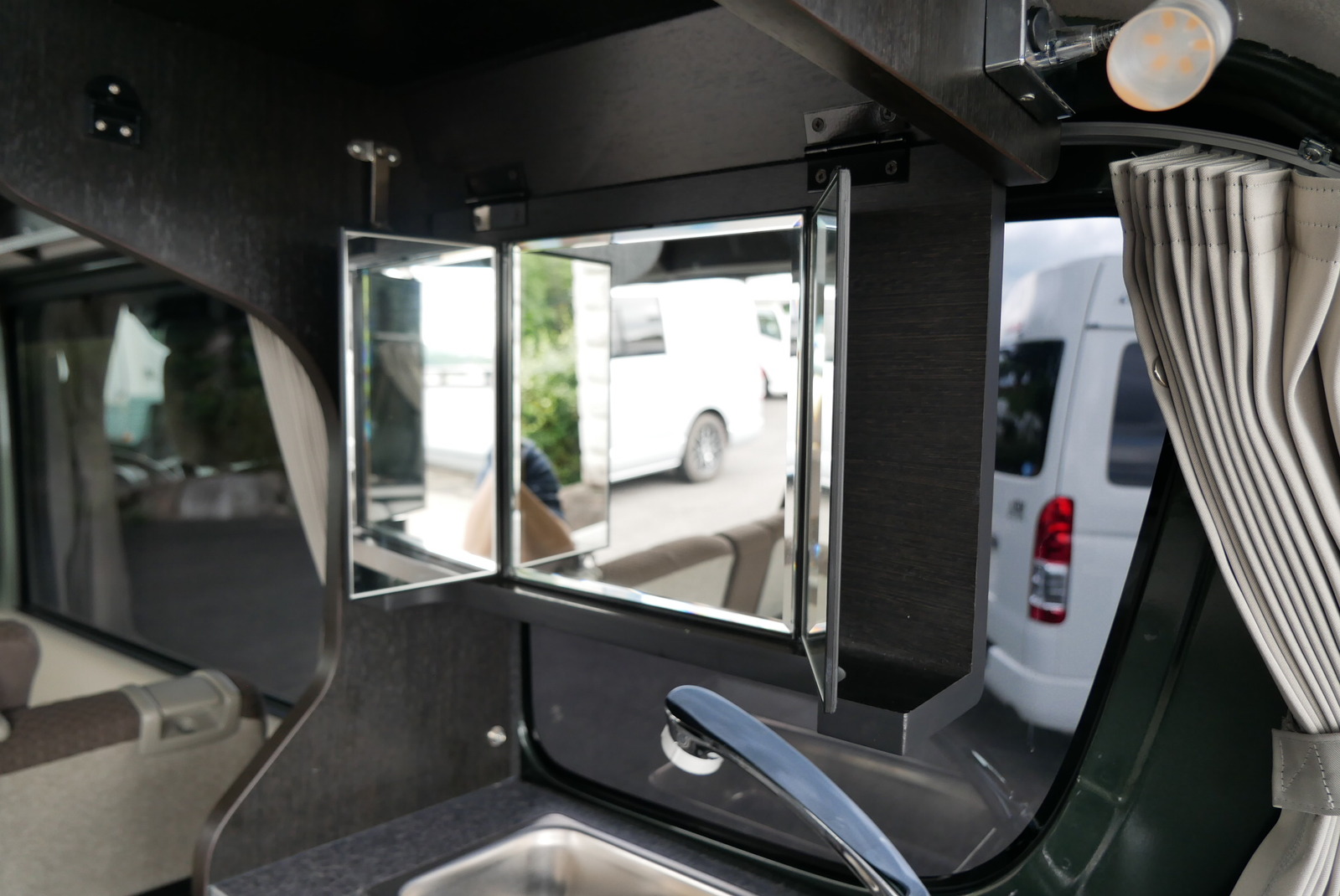 キャンピングカー 軽キャンパー ｴﾌﾞﾘｲ 岡ﾓｰﾀｰｽ ﾐﾆﾁｭｱｸﾙｰｽﾞ 4WD