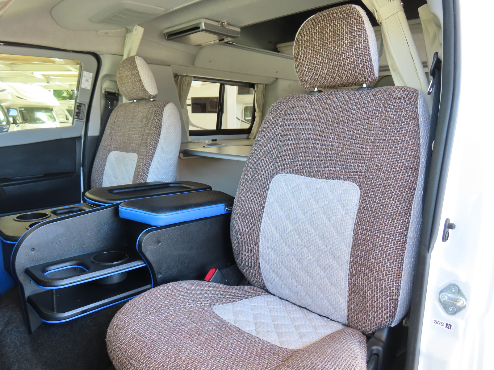 キャンピングカー バンコン ﾊｲｴｰｽ ﾎﾜｲﾄﾊｳｽ ｺﾝﾊﾟｽ 4WD