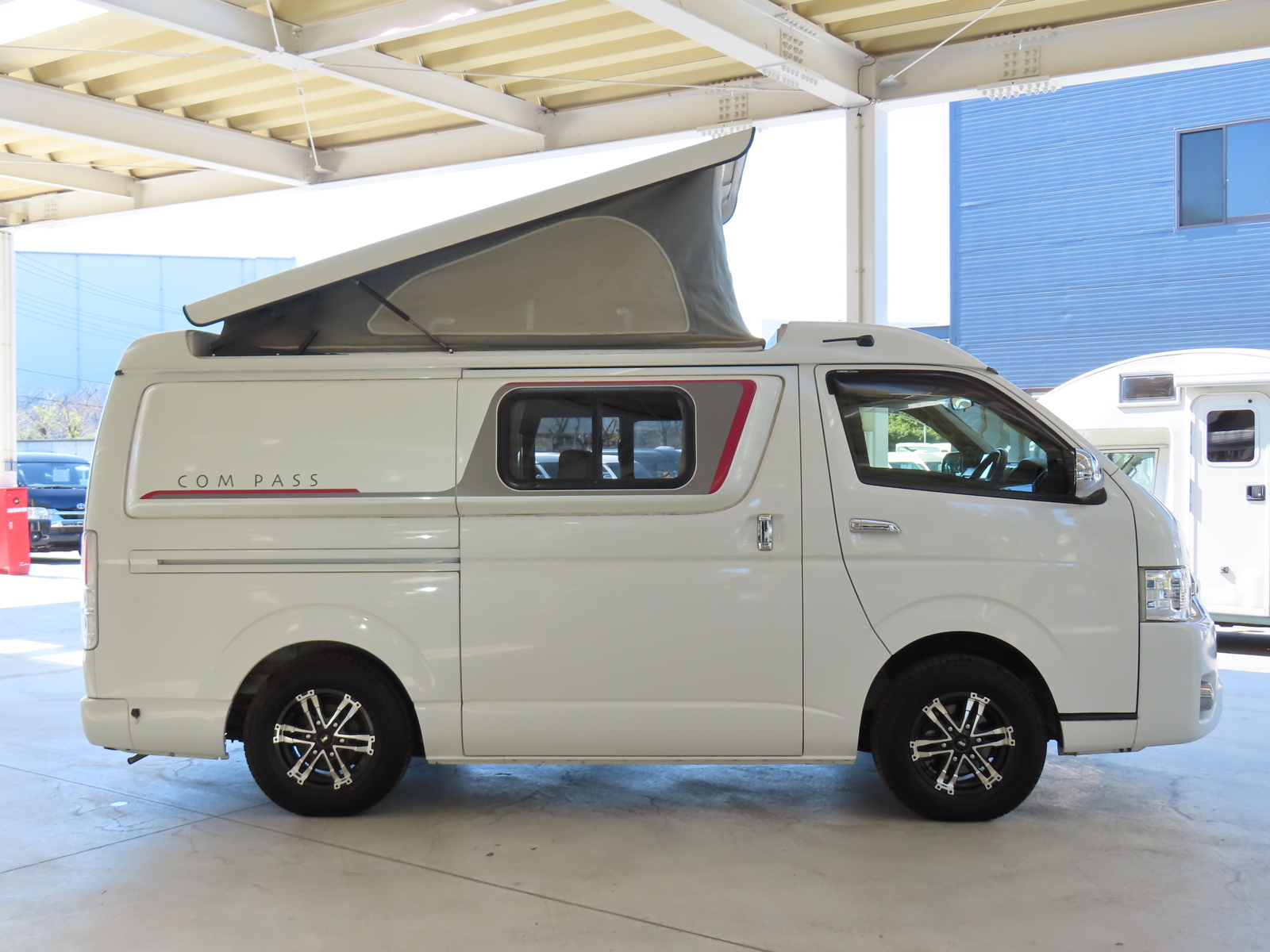 キャンピングカー バンコン ﾊｲｴｰｽ ﾎﾜｲﾄﾊｳｽ ｺﾝﾊﾟｽ 4WD