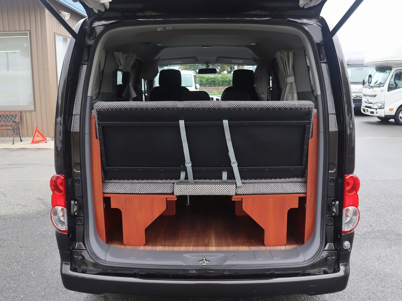 キャンピングカー バンコン NV200ﾊﾞﾈｯﾄ ﾅｯﾂRV ｷｬﾈﾙ