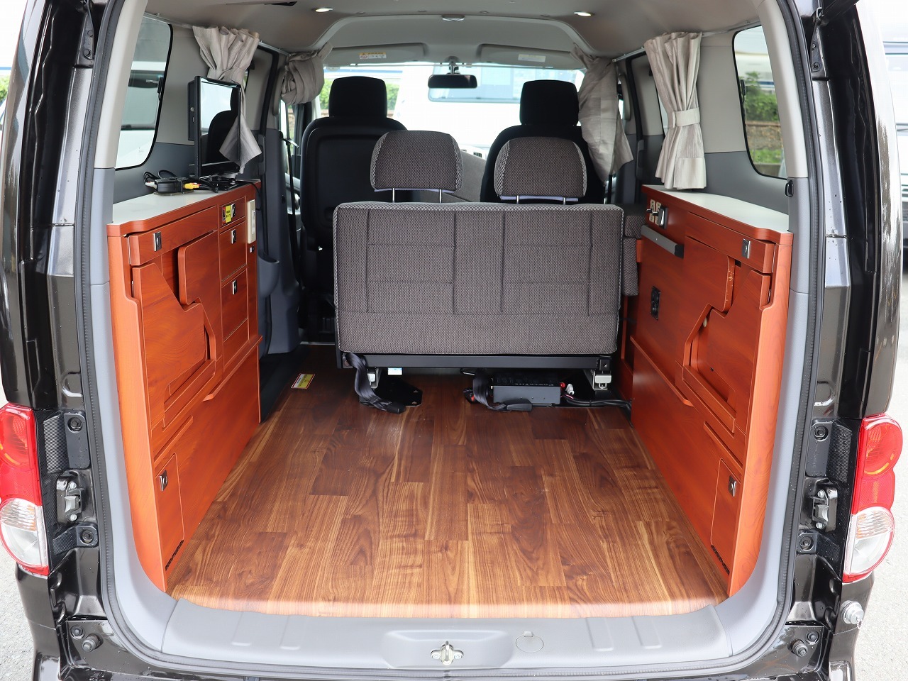 キャンピングカー バンコン NV200ﾊﾞﾈｯﾄ ﾅｯﾂRV ｷｬﾈﾙ