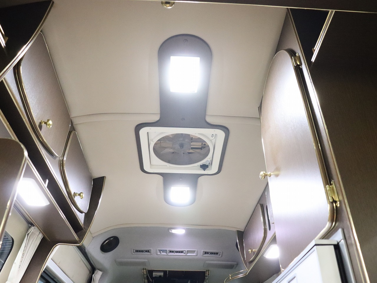 キャンピングカー バンコン ﾊｲｴｰｽ ｱﾙﾍﾟｼﾞｵ ﾘﾗｯｸｽ 4WD　FF　冷蔵庫