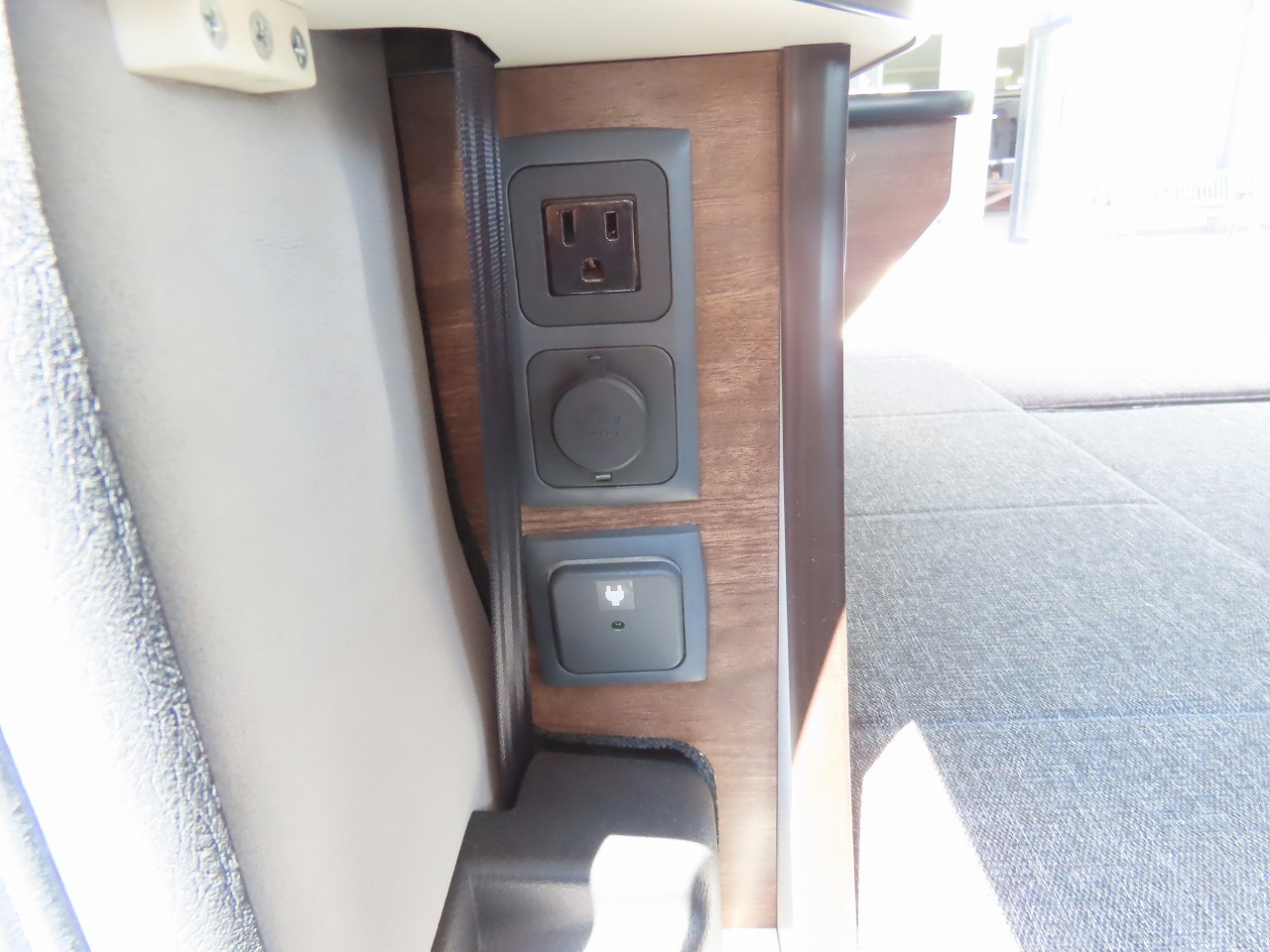 キャンピングカー バンコン NV200ﾊﾞﾈｯﾄ ｱﾈｯｸｽ ﾌｧﾐﾘｰﾜｺﾞﾝSS
