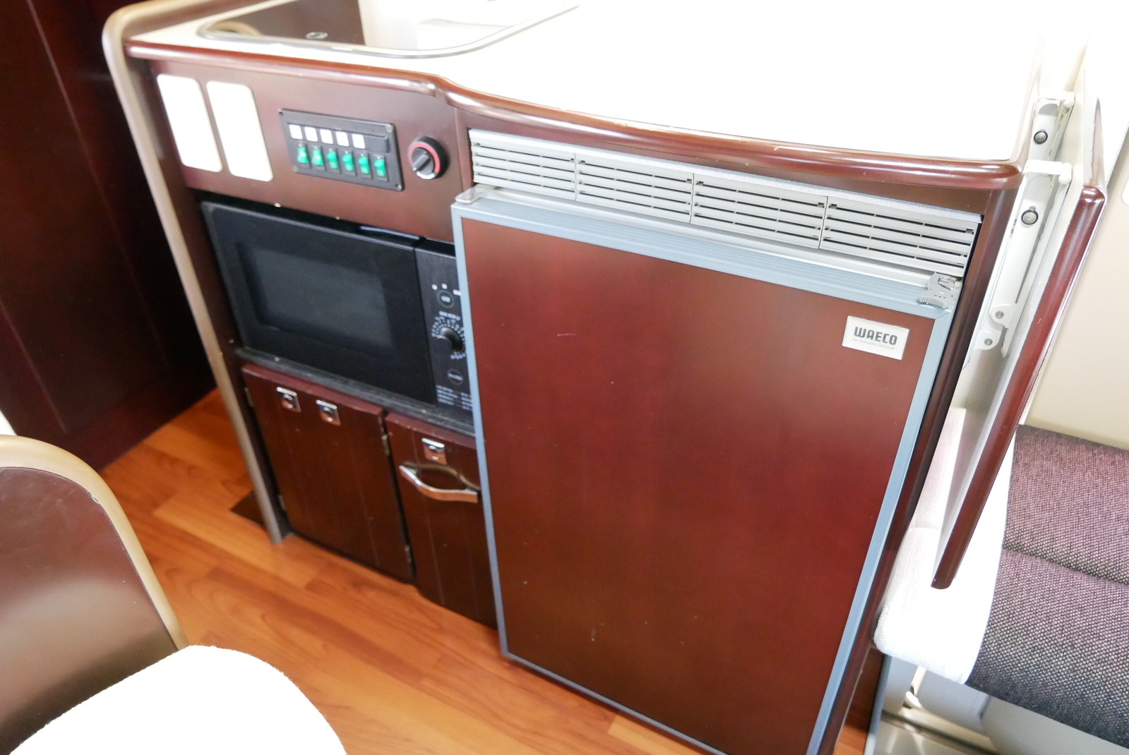 キャンピングカー キャブコン ｶﾑﾛｰﾄﾞ ﾅｯﾂRV ｽﾃｨﾝｸﾞﾚｲ 家庭用ｴｱｺﾝ