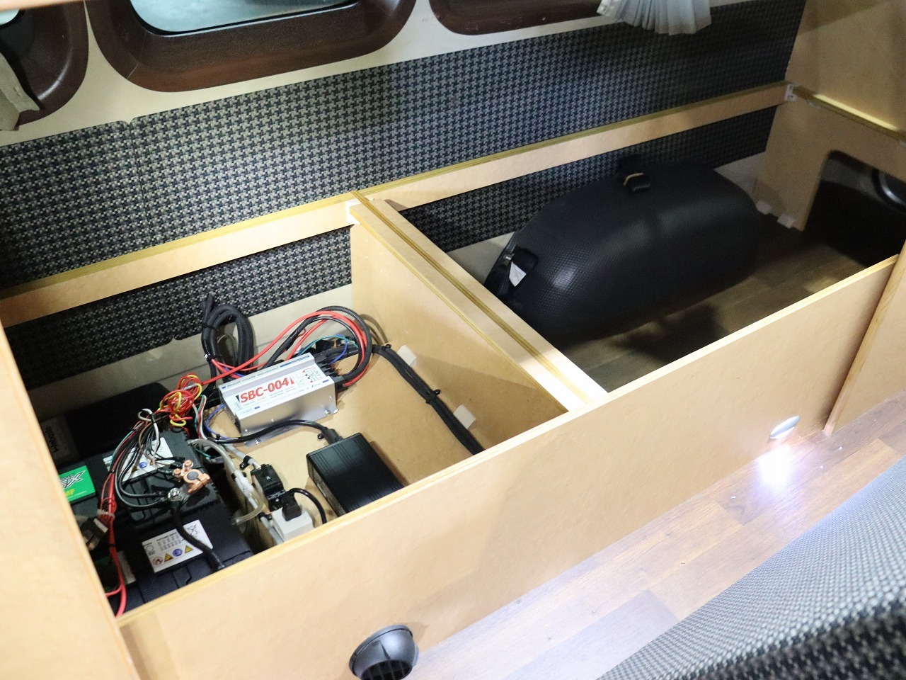 キャンピングカー バンコン ﾊｲｴｰｽ OCM 銀河 4WD　FF　冷蔵庫
