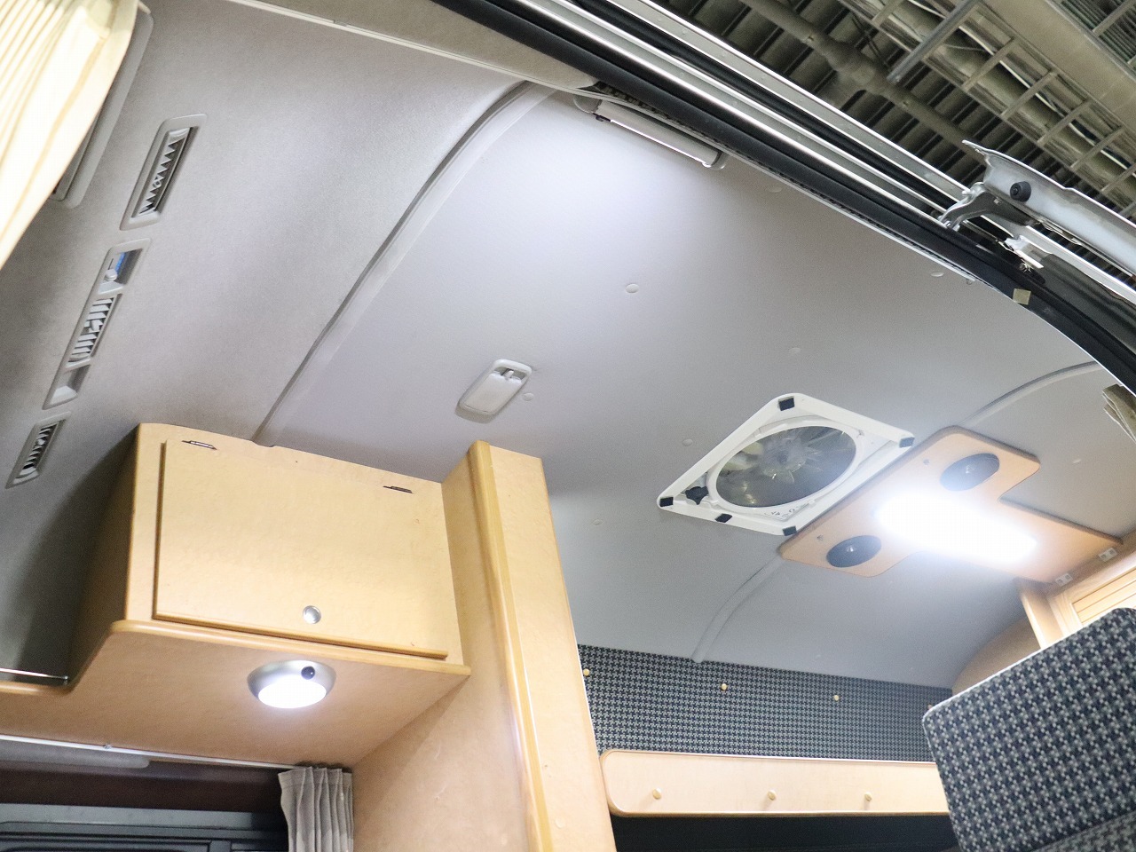 キャンピングカー バンコン ﾊｲｴｰｽ OCM 銀河 4WD　FF　冷蔵庫