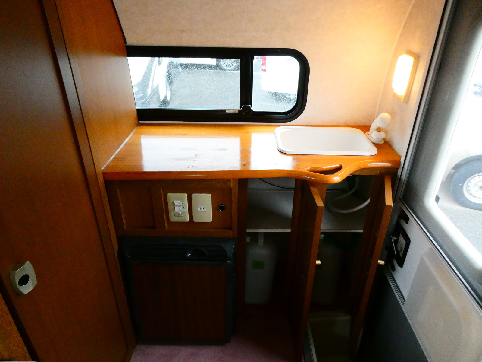 キャンピングカー キャブコン かｰいんてりあ髙橋　ﾈｵﾕｰﾛ　FF　冷蔵庫