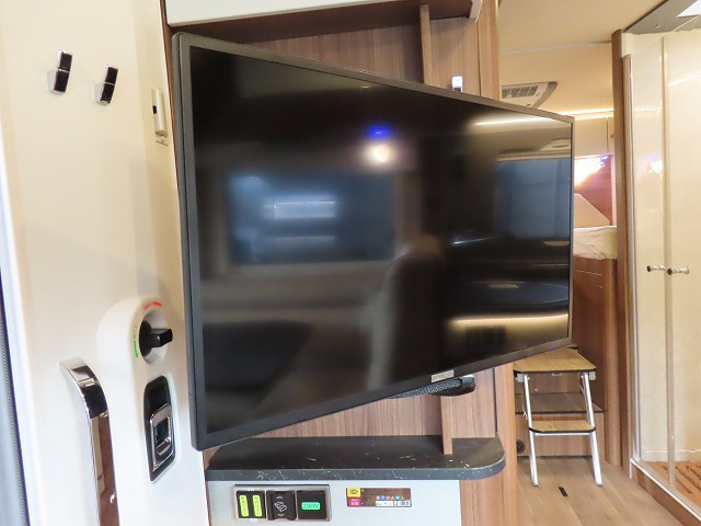 キャンピングカー バスコン ﾍﾞﾝﾂ ﾊｲﾏｰ B680　ﾙｰﾌｴｱｺﾝ　ｼｬﾜｰ室