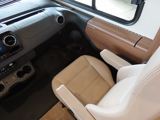 キャンピングカー バスコン ﾍﾞﾝﾂ ﾊｲﾏｰ B680　ﾙｰﾌｴｱｺﾝ　ｼｬﾜｰ室