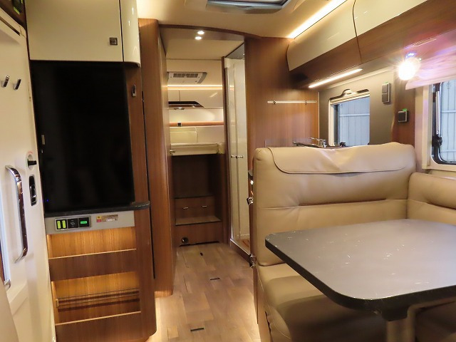 キャンピングカー バスコン ﾍﾞﾝﾂ ﾊｲﾏｰ B680　ﾙｰﾌｴｱｺﾝ　ｼｬﾜｰ室