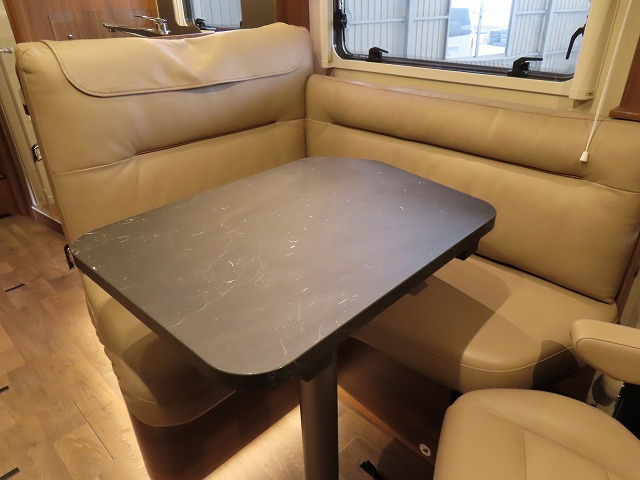 キャンピングカー バスコン ﾍﾞﾝﾂ ﾊｲﾏｰ B680　ﾙｰﾌｴｱｺﾝ　ｼｬﾜｰ室