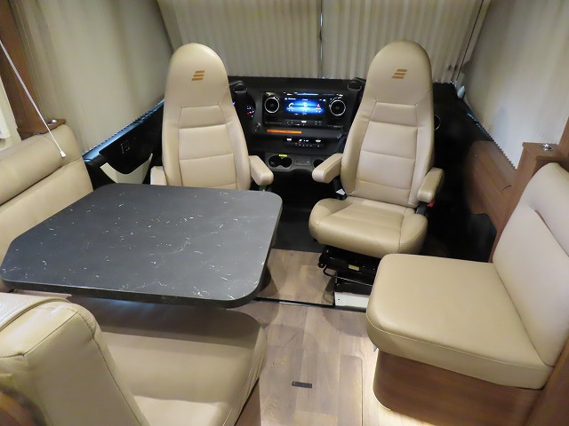 キャンピングカー バスコン ﾍﾞﾝﾂ ﾊｲﾏｰ B680　ﾙｰﾌｴｱｺﾝ　ｼｬﾜｰ室