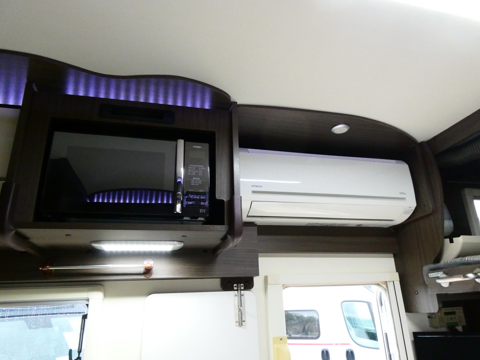 キャンピングカー キャブコン 東和ﾓｰﾀｰｽ　ｳﾞｫｰﾝR2B　家AC　FF