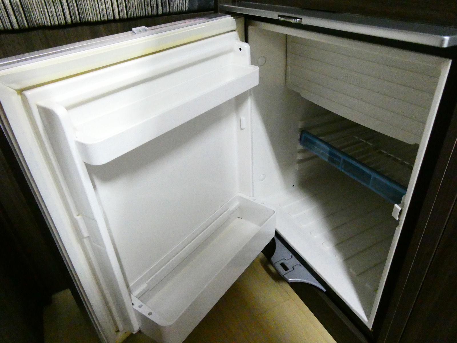キャンピングカー キャブコン 東和ﾓｰﾀｰｽ　ｳﾞｫｰﾝR2B　家AC　FF