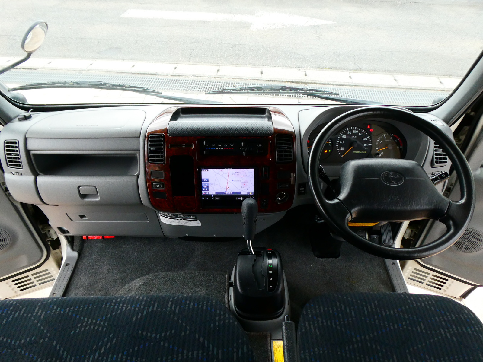 キャンピングカー キャブコン 東和ﾓｰﾀｰｽ　ｳﾞｫｰﾝR2B　家AC　FF