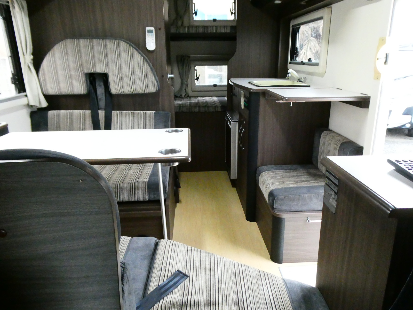 キャンピングカー キャブコン 東和ﾓｰﾀｰｽ　ｳﾞｫｰﾝR2B　家AC　FF