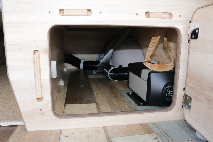 キャンピングカー バンコン ﾊｲｴｰｽ FOCS DSｺﾝﾊﾟｸﾄH FF暖房 冷蔵庫