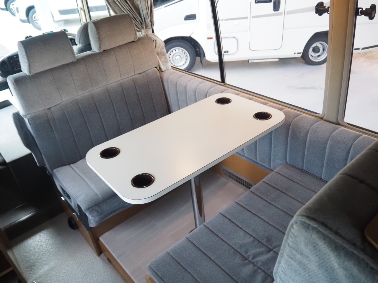 キャンピングカー バスコン ｺｰｽﾀｰ ﾏﾘﾅRV Lｷｬﾋﾞﾝ FFﾋｰﾀｰ
