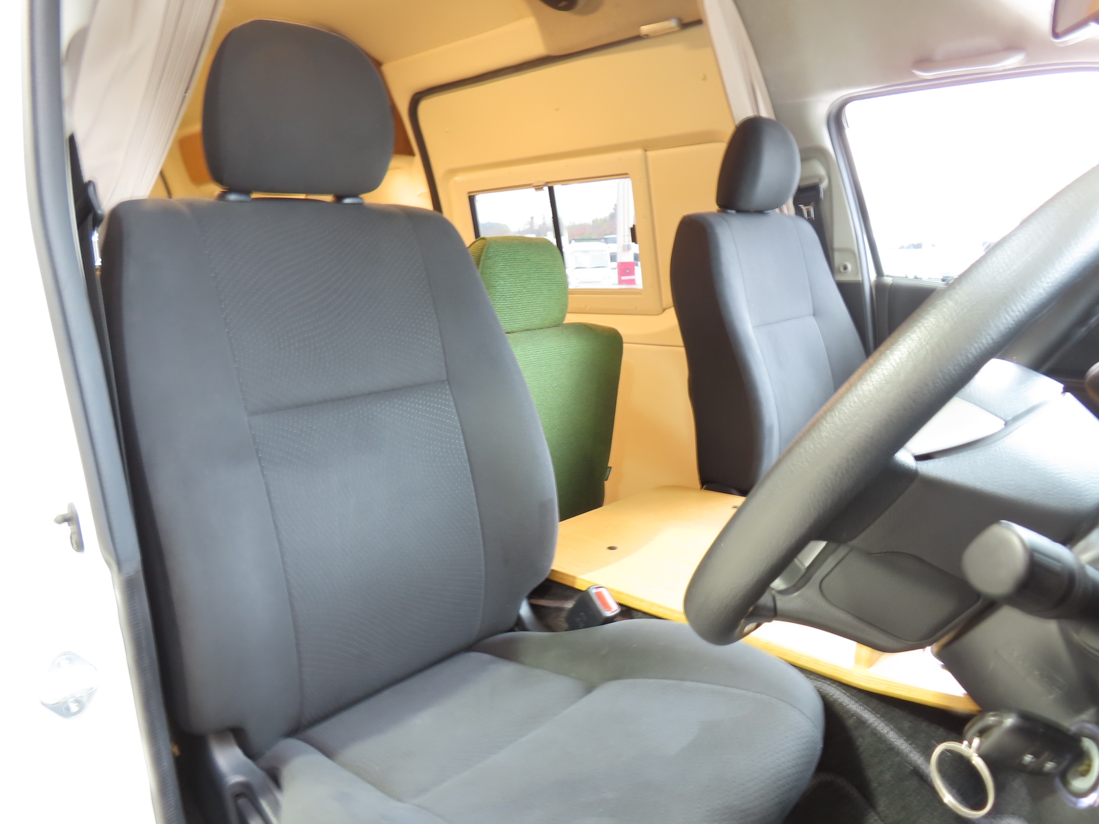 キャンピングカー バンコン ﾊｲｴｰｽ ﾊﾞｰﾃﾞﾝｸﾞﾗﾝﾃﾞ ｶｰｻﾎｰﾑ　4WD