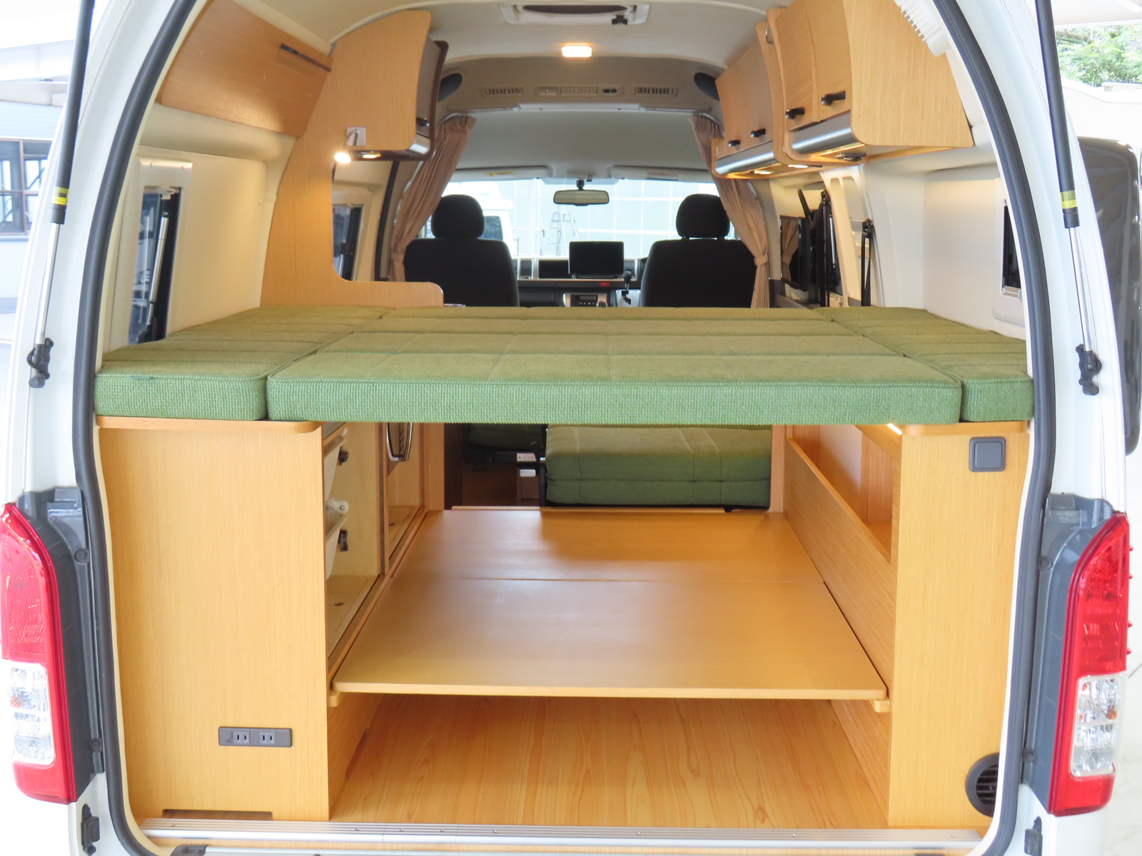 キャンピングカー バンコン ﾊｲｴｰｽ ﾊﾞｰﾃﾞﾝｸﾞﾗﾝﾃﾞ ｶｰｻﾎｰﾑ　4WD