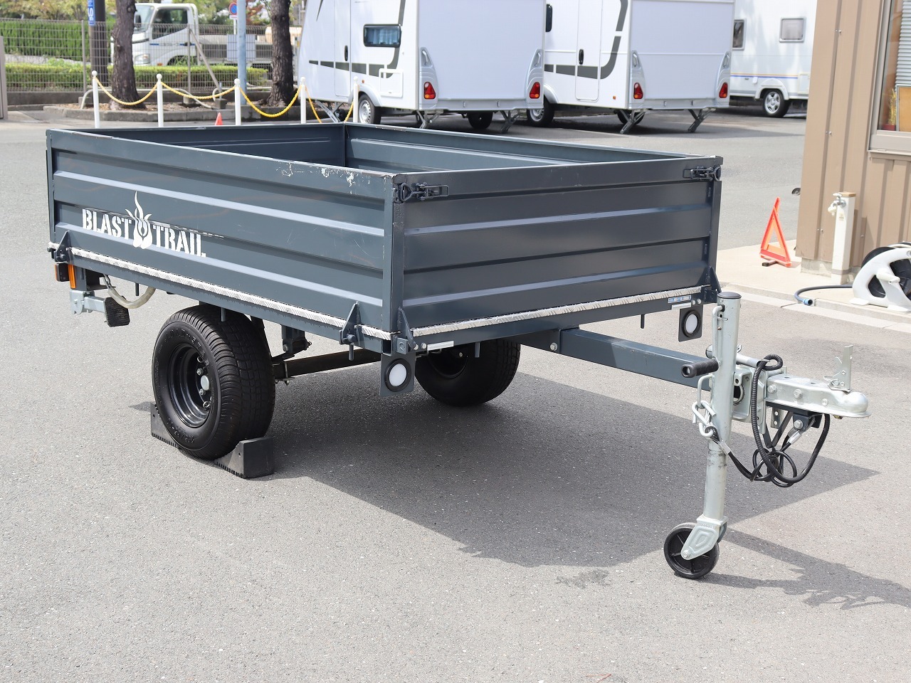 キャンピングカー トレーラー ﾌﾞﾗｽﾄﾄﾚｲﾙ T-33 軽4ﾅﾝﾊﾞｰ