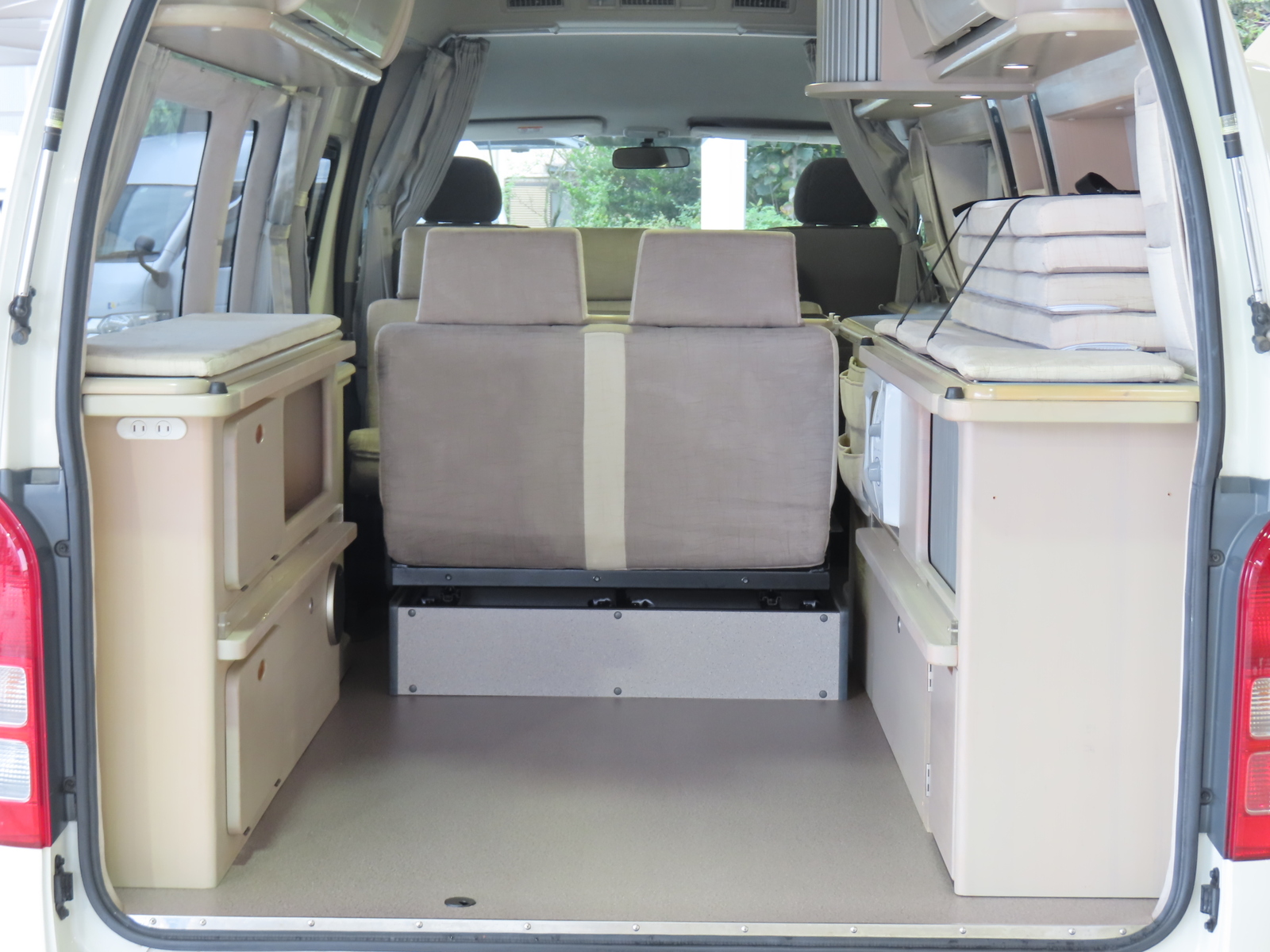 キャンピングカー バンコン ﾊｲｴｰｽ ｱﾑｸﾗﾌﾄ ｺﾝﾊﾟｽﾄﾞﾙｸ