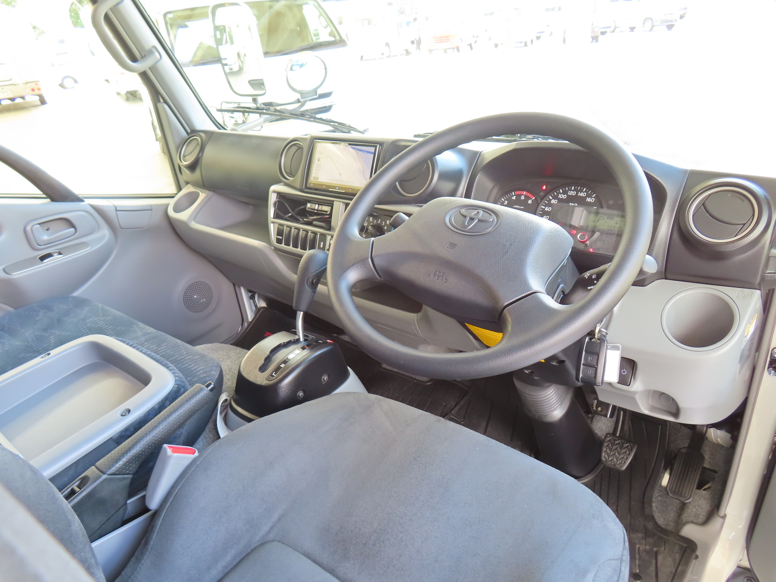 キャンピングカー キャブコン ｶﾑﾛｰﾄﾞﾅｯﾂ ｸﾚｱ5.3Wｴﾎﾞﾘｭｰｼｮﾝ 4WD